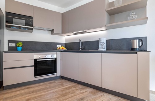 Oldesio Apartment | Holiday Apartment "Il Cinque" with Lake View, Shared Pool & Wi-Fi