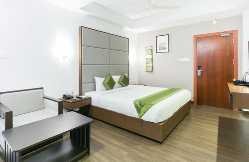 Ernakulam South Hotel | Hotel Crown Suites