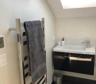 Kawarau Falls House | Incredible Views of the Remarks - New 2 Bed Townhouse