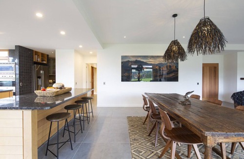 Lower Shotover House | Kaingarua - Large home with hot tub and sauna
