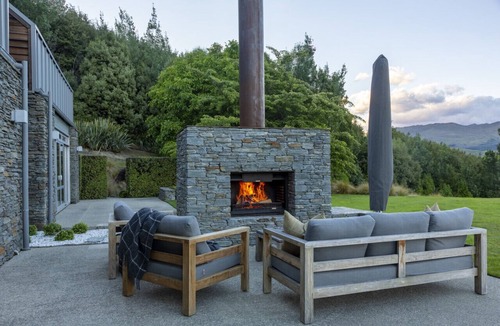 Lower Shotover House | Kaingarua - Large home with hot tub and sauna