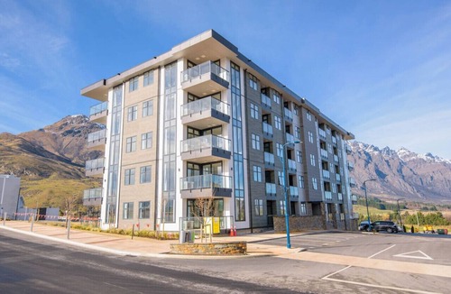 Frankton Apartment | Kawarau View - Modern Apartment