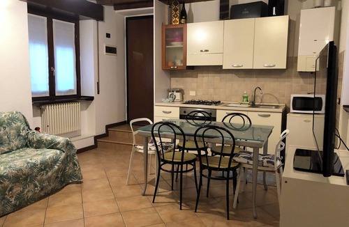 Capriate San Gervasio Apartment | La Casetta della felicità, comfort between Milan and Bergamo, 1 km from Leolandia