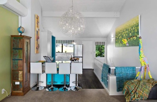 Fernhill House | LAKE VIEW SPACIOUS LUXURY SPA ALPINE TOWNHOUSE WALK TO TOWN