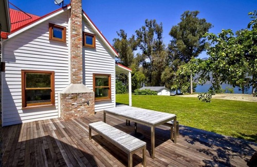 Queenstown House | Lakeside Bliss Homestead with outdoor spa