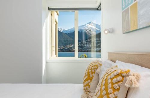 Kelvin Heights House | Lakeside Escape