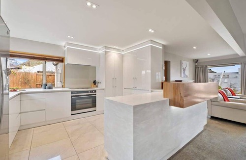 Frankton House | Lakeside Indulgence on Wilmot
