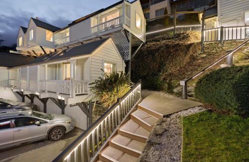Queenstown House | Lakeview Colonial House