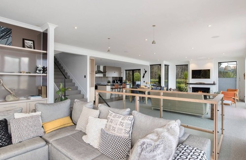 Queenstown House | Luxury Lake View Retreat with Hot Tub