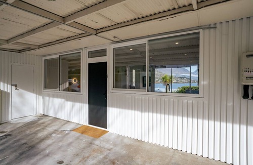 Frankton House | Luxury Lakeside Landing