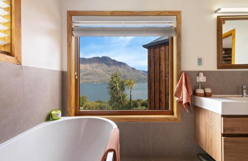 Sunshine Bay House | Majestic Waters