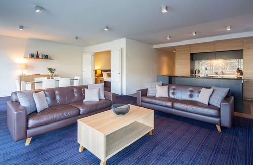 Frankton Apartment | Marina 3 Bdrm Apartment with Views