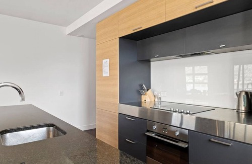 Frankton Apartment | Marina Apartment 406 | Waterfront views