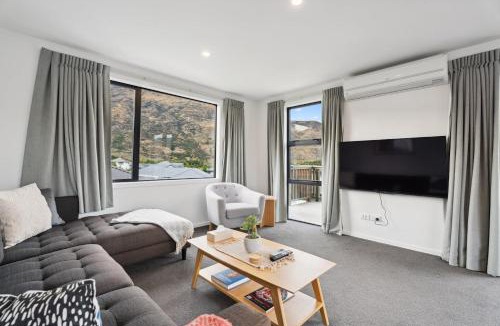 Lower Shotover Apartment | Modern Apartment With Coronet & Remarkables Views