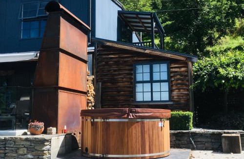 Arthur's Point Cabin | Moonlight Escape Lodge