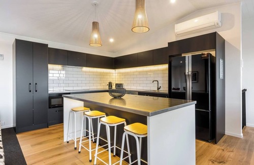 Queenstown House | Mountain Views On Queenstown Hill With Hot Tub!
