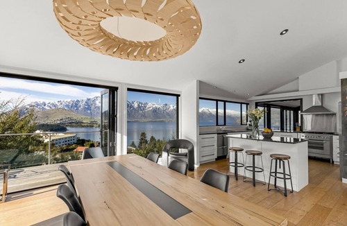 Fernhill House | NEWLY RENOVATED Matakauri House
