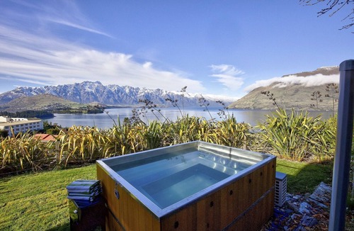 Fernhill House | NEWLY RENOVATED Matakauri House
