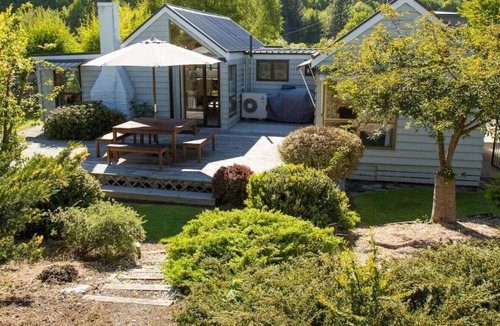 Arrowtown House | Norfolk · ★Riverside family home★ BBQ, bikes and backyard