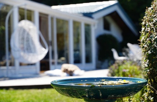 Sunshine Bay House | Ora° Retreat Aroha Nest En-Suite Mountain Retreat