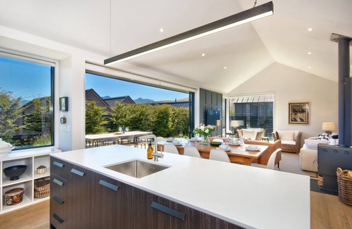 Kawarau Falls House | Perfect for your skiing & golfing holidays or getting away with the family