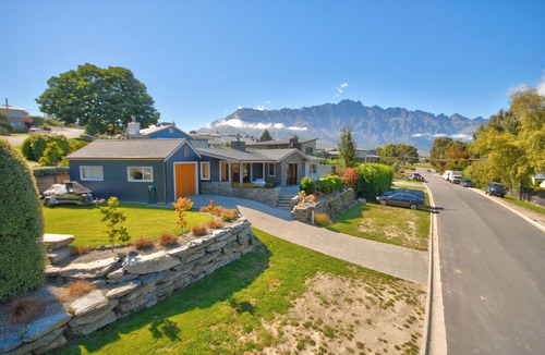 Frankton House | Perfect Location. Cute as holiday home in the heart of old Frankton.