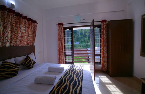 Devikolam Hotel | Pine Tree Munnar