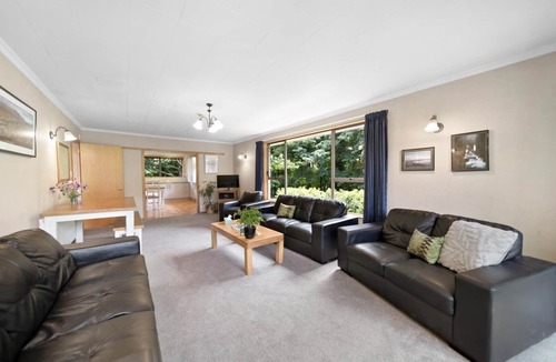 Arrowtown Cabin | Poplar Lodge - large comfortable home, 7 bedrooms. Enjoy the space!