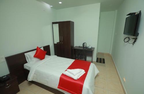 Kunnamkulam Hotel | Premier Tourist Home
