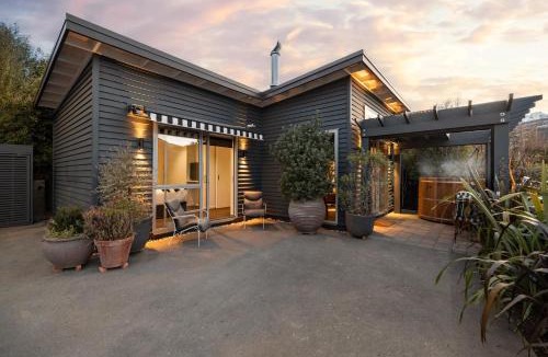 Kelvin Heights House | Queenstown Hot Tub Apartment