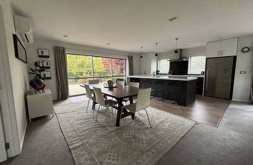 Lower Shotover House | Queenstown, luxury, spacious, Family Home with spectacular views and Hot Tub.