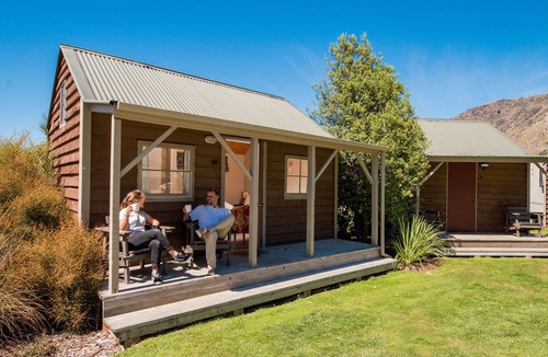 Arthur's Point Hotel | Queenstown Top 10 Holiday Park