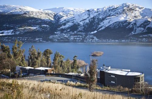 Kelvin Heights Apartment | Queenstown Village Apartments
