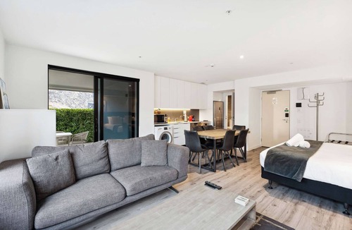 Arthur's Point Apartment | Rēhia at La residence du Parc