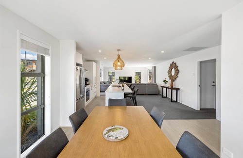 Lower Shotover House | Remarkable Mountain View - 4 Bedroom Home