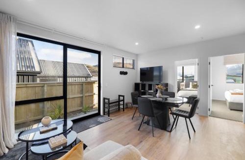 Kawarau Falls House | Remarkable Mountain Scene - A Modern Escape