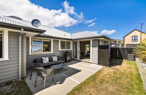 Lower Shotover House | Remarkable Mountain View - 4 Bedroom Home