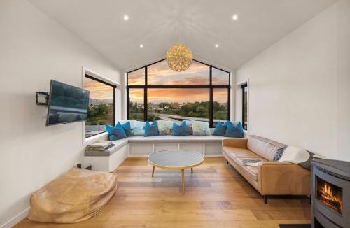 Kelvin Heights House | Remarkable River Retreat