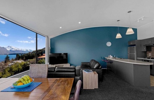 Frankton House | Remarkable Views 3 bedroom - lake & mountain views