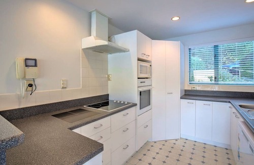 Queenstown Apartment | Remarkables Retreat 10 | Overlook the Lake | Bike & Walking Tracks