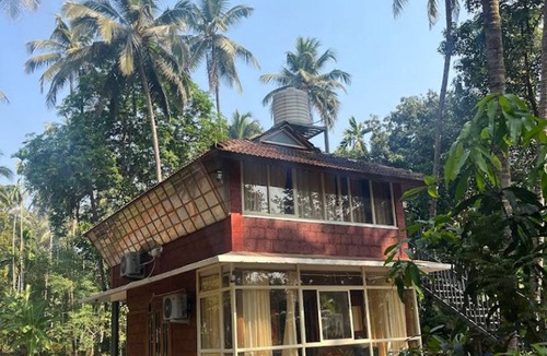 Thalassery Cottage | River view Family Room, A1 Suite-Bar chair, Ac, Kitchen, Wi-Fi