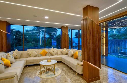 Vazhayil Hotel | Serene Horizon