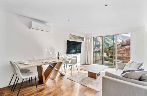 Arthur's Point House | Shotover River 2 Bedrooms Luxury