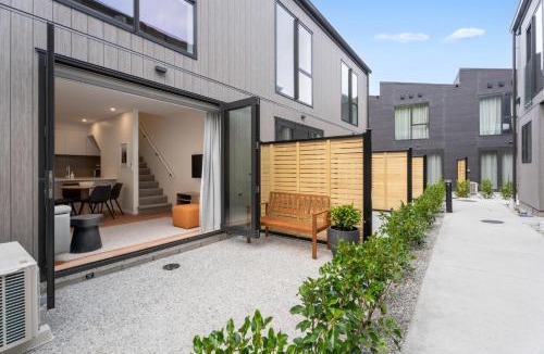 Arthur's Point House | Skippers Rest - Townhouse