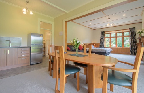 Speargrass Flat Apartment | Spacious, Modern Studio Apartment below Coronet Peak