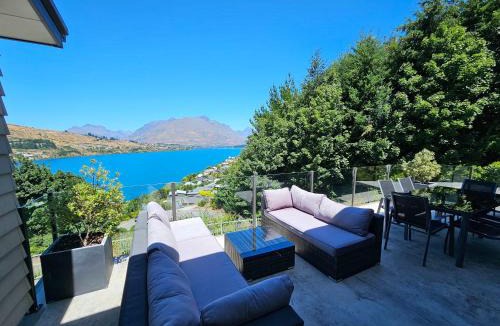 Frankton House | Spectacular Views & Comfort in Queenstown