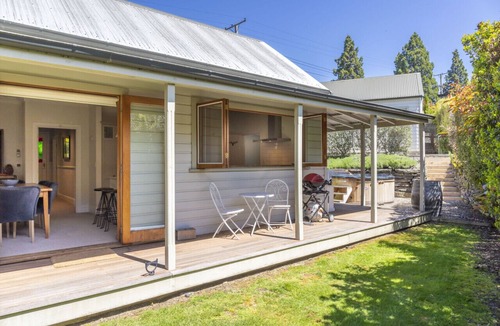 Arrowtown Apartment | Stags Head Cottage - Home in the heart of Arrowtown