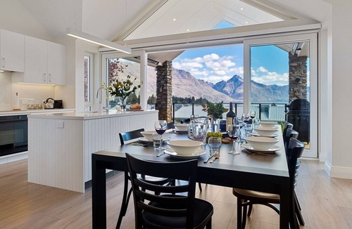 Queenstown City Centre House | Stonehill Villa - 3 Bed