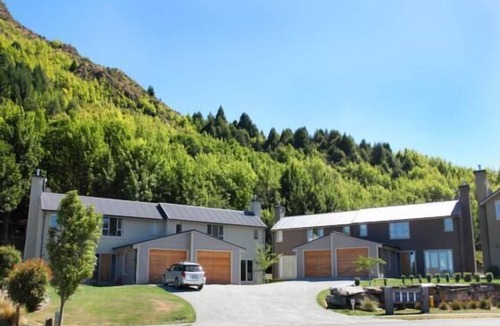 Arrowtown House | Stunning Family Apartment Accommodation