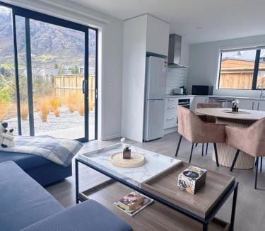 Kawarau Falls House | Stunning Remarkable View Unit